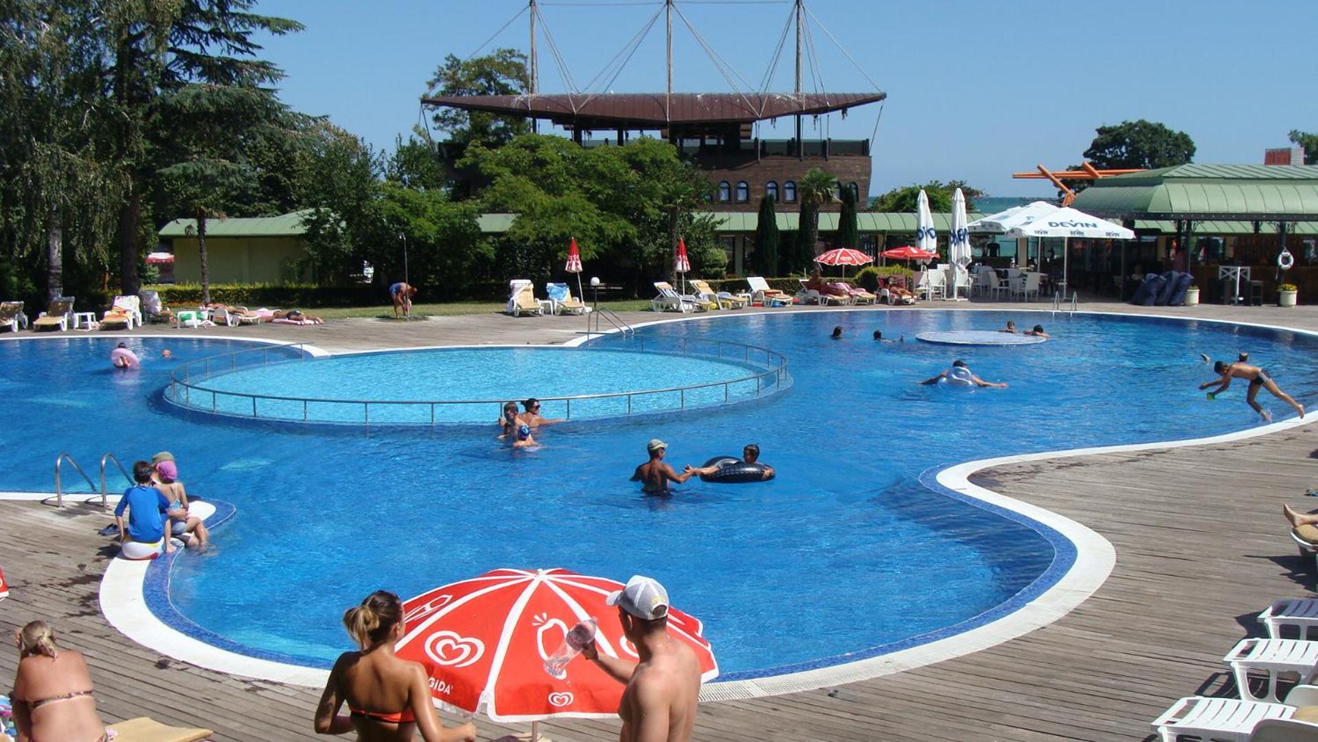 Admiral Apartments Златни пясъци Екстериор снимка